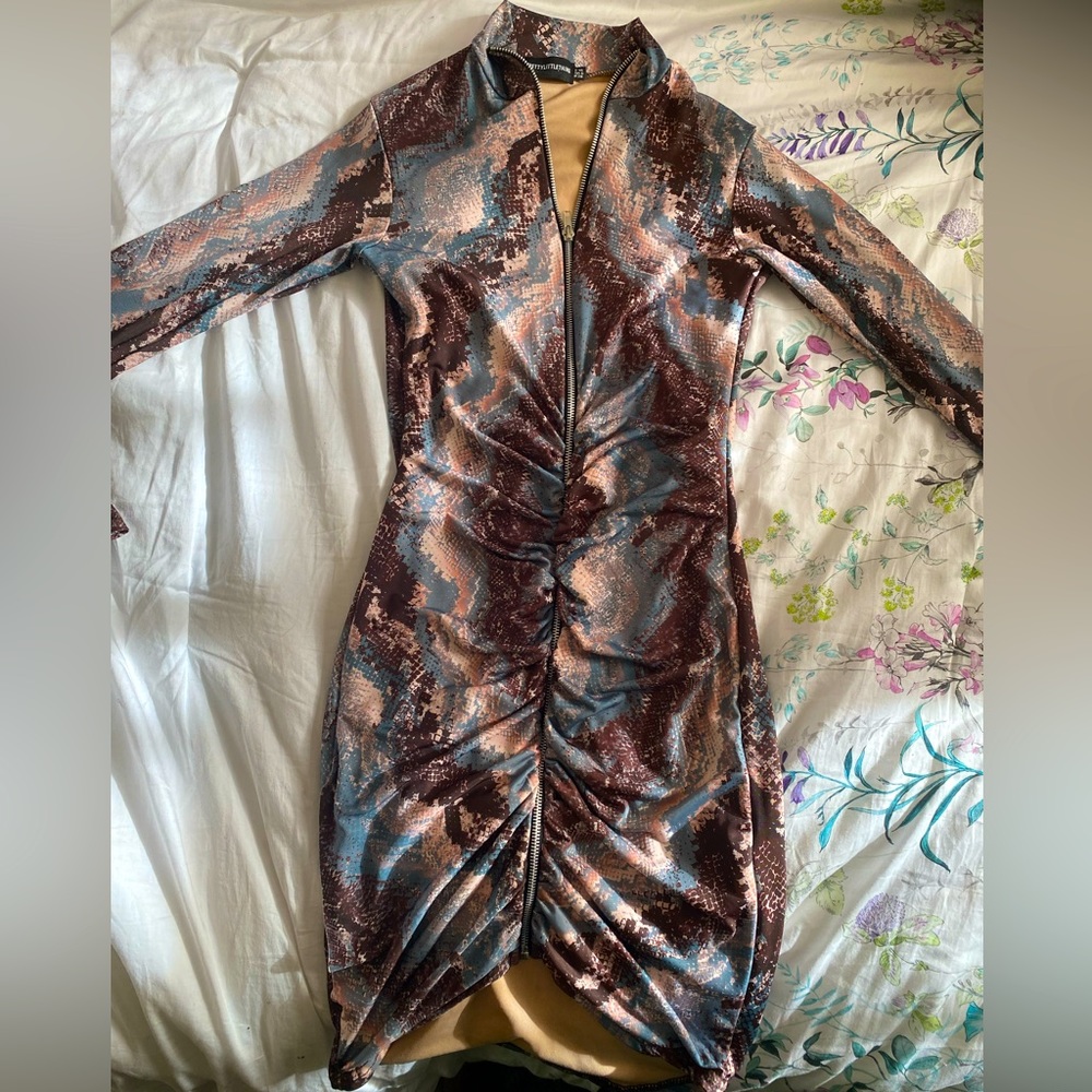 NEVER WORN Ruched Long Sleeve Dress!!